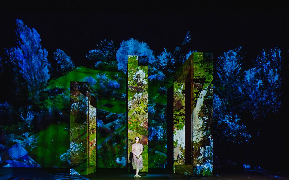 Woolf Works - ROH 25/26