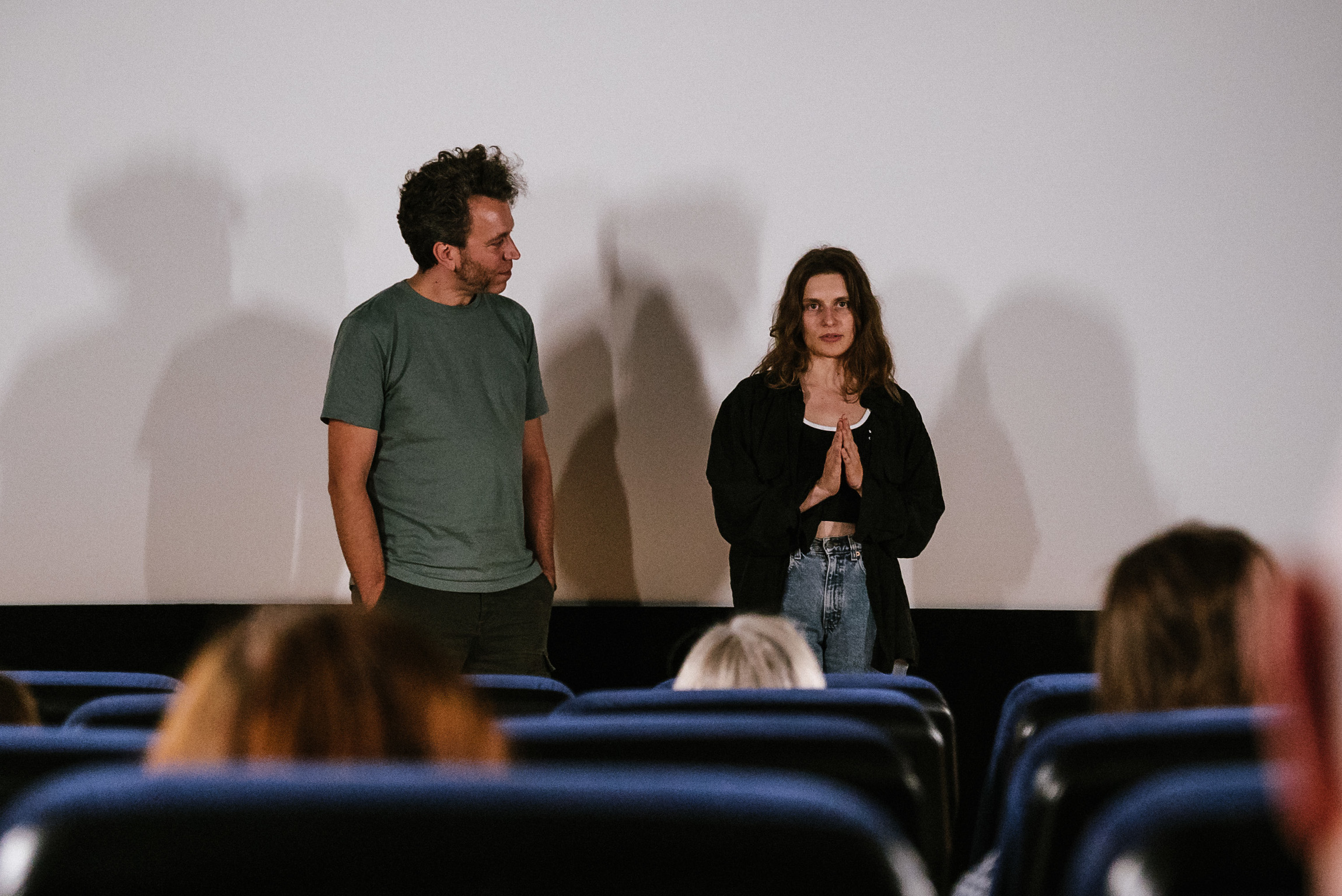 MILCH INS FEUER: Premiere im Metropol