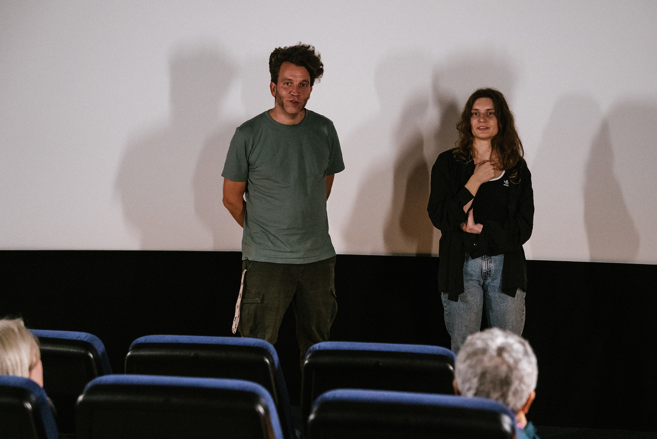 MILCH INS FEUER: Premiere im Metropol