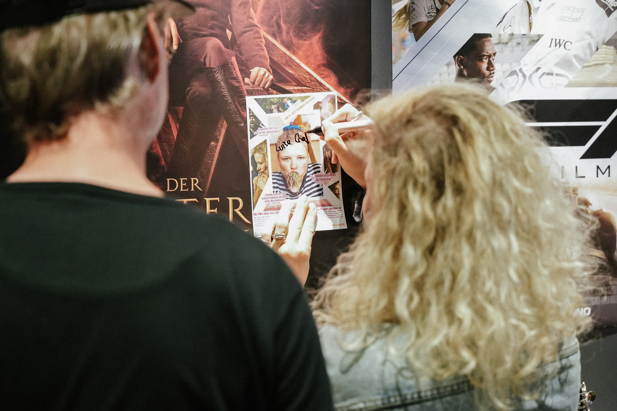 HOW TO BE NORMAL: Deutschlandpremiere im Metropol