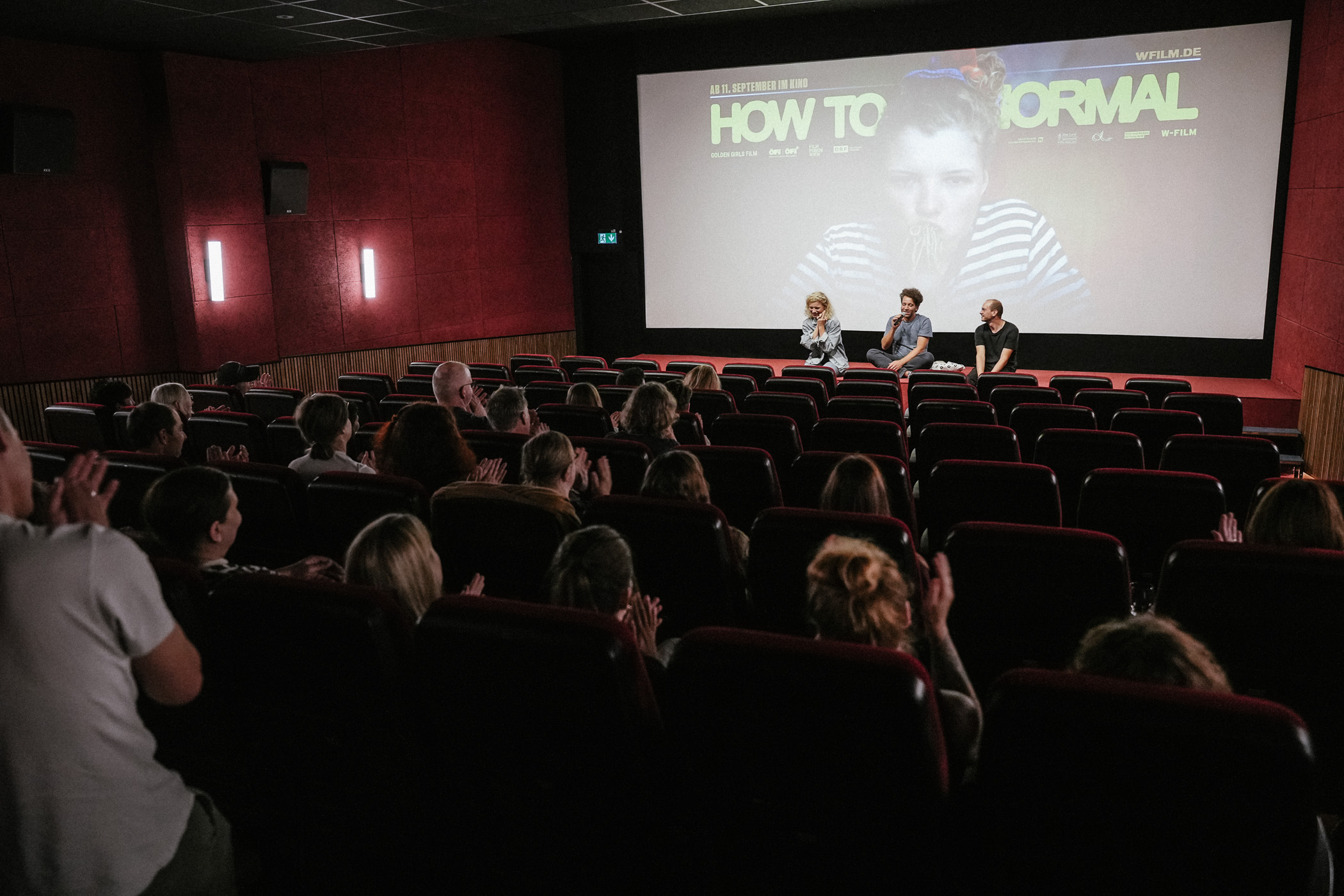 HOW TO BE NORMAL: Deutschlandpremiere im Metropol