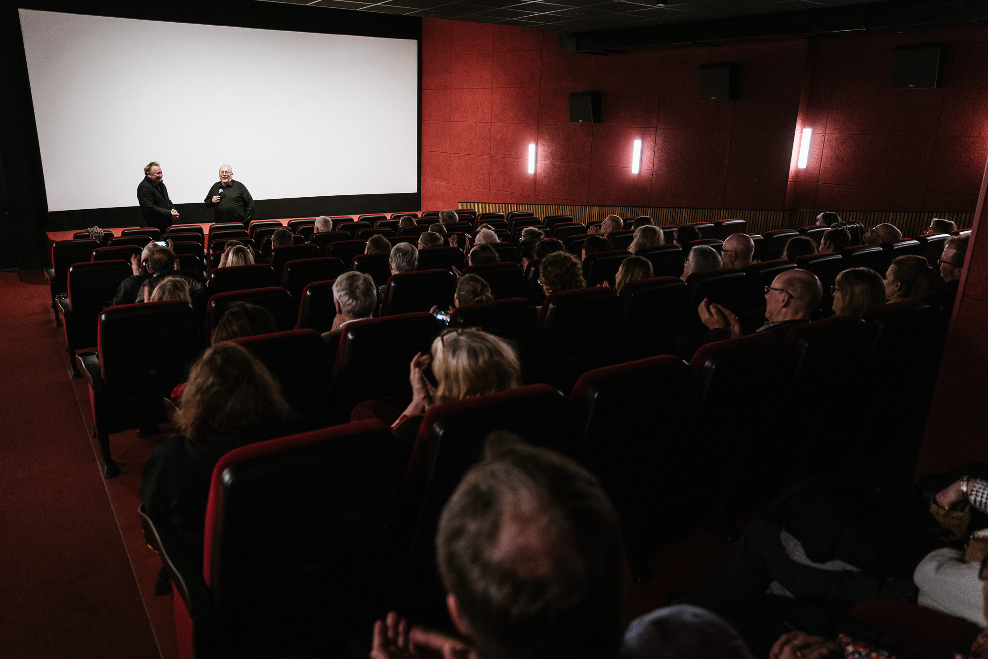 MANCHE MÖGEN'S FALSCH: Premiere im Metropol