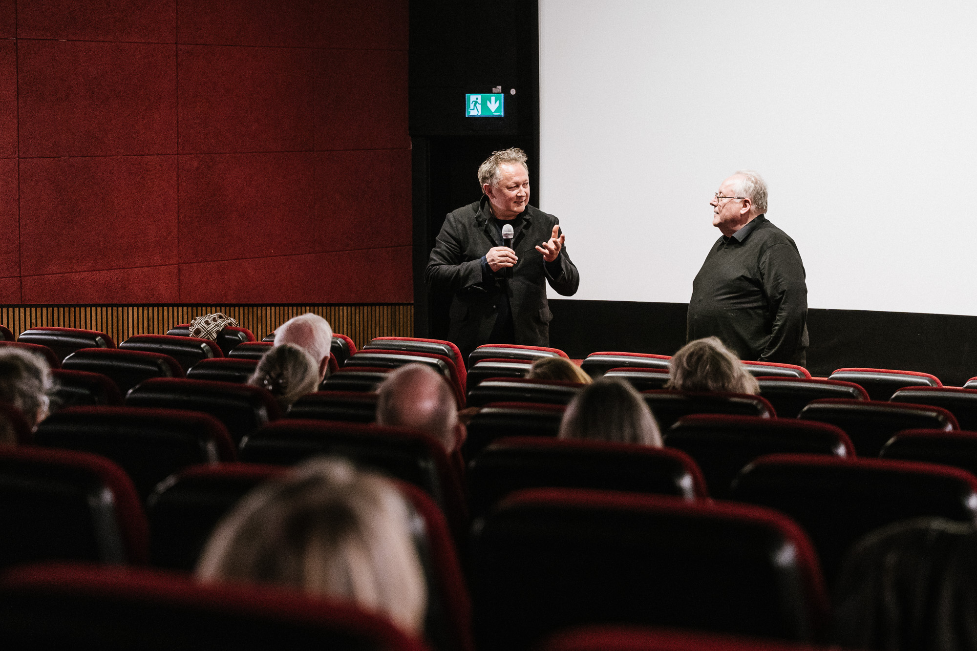 MANCHE MÖGEN'S FALSCH: Premiere im Metropol
