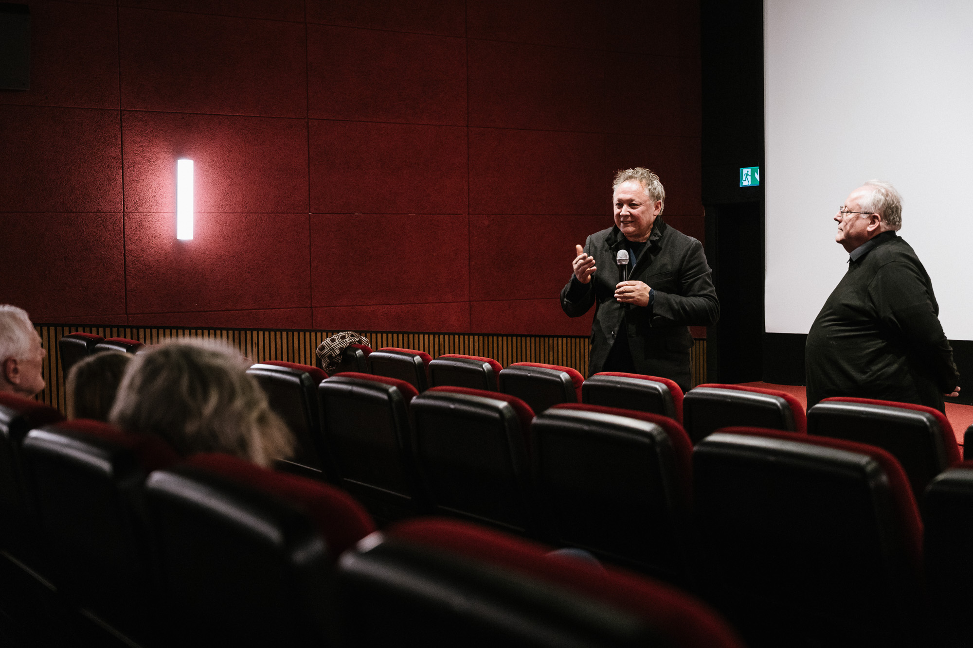 MANCHE MÖGEN'S FALSCH: Premiere im Metropol