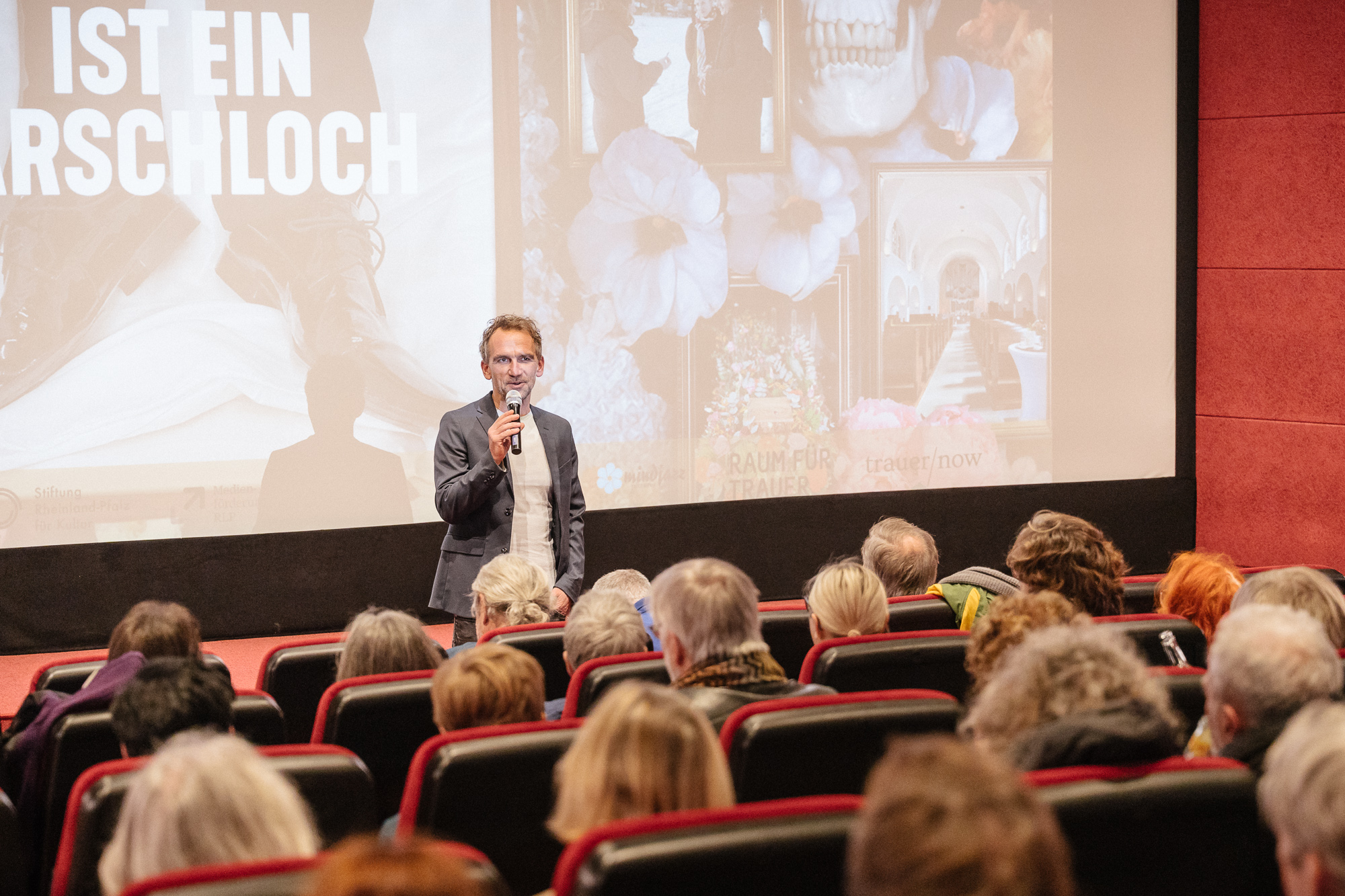 DER TOD IST EIN ARSCHLOCH: Premiere im Metropol