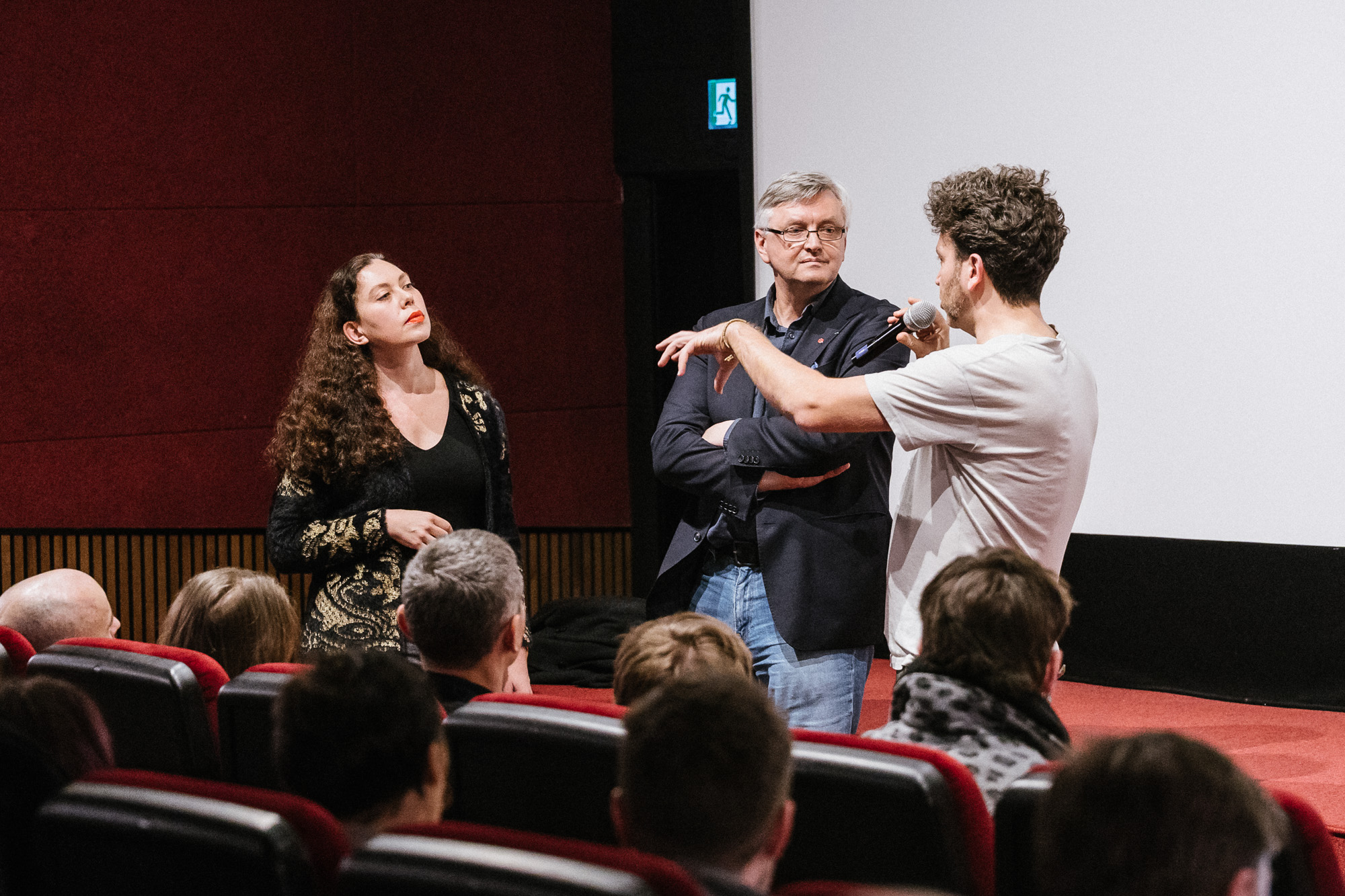 ZWEI STAATSANWÄLTE: Premiere im Metropol