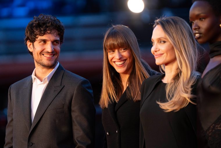 Louis Garrel, Alice Winocour, Angelina Jolie und Anyier Anei (v.l.) stellten COUTURE vor