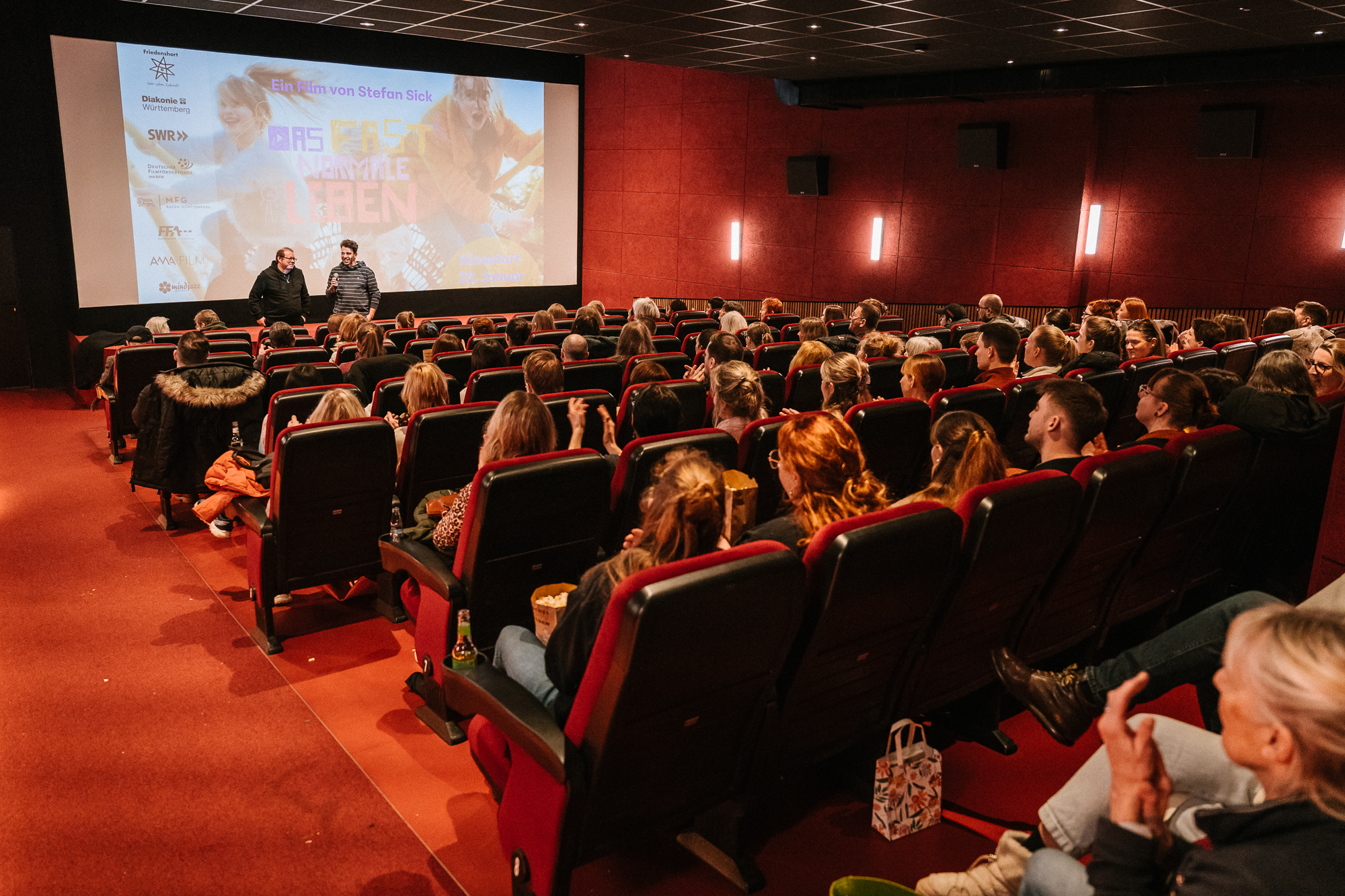 DAS FAST NORMALE LEBEN: Premiere im Metropol