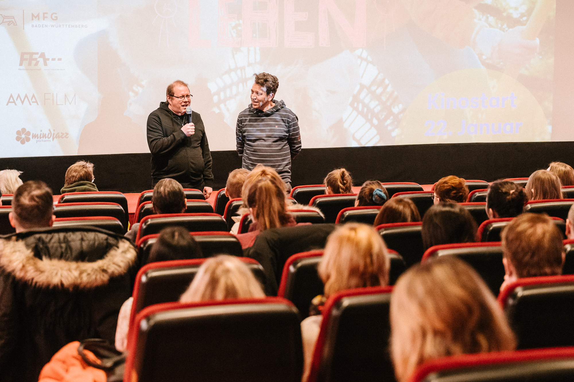 DAS FAST NORMALE LEBEN: Premiere im Metropol