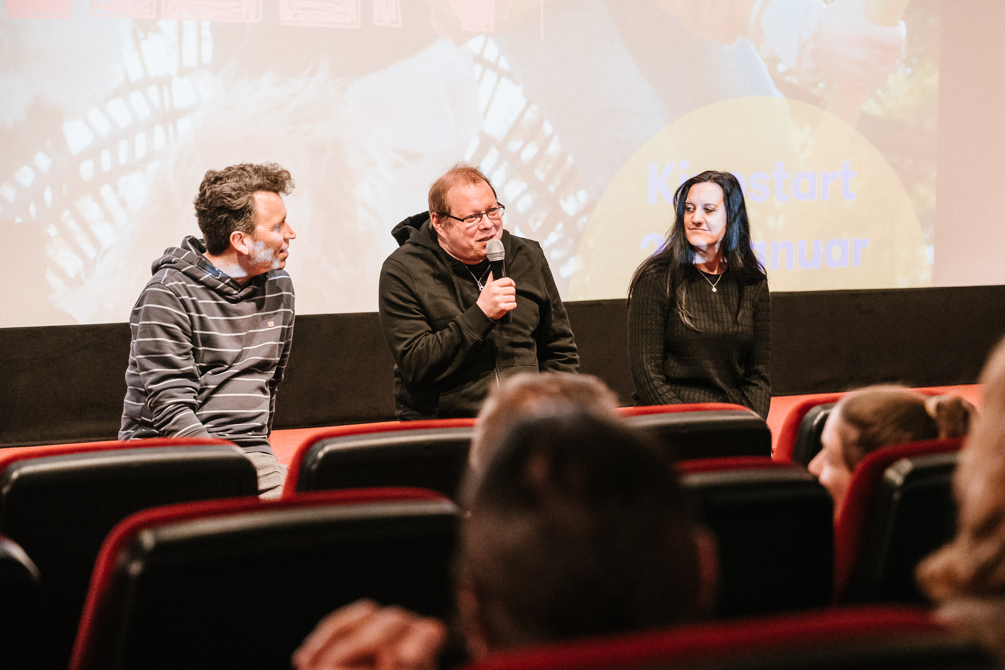 DAS FAST NORMALE LEBEN: Premiere im Metropol