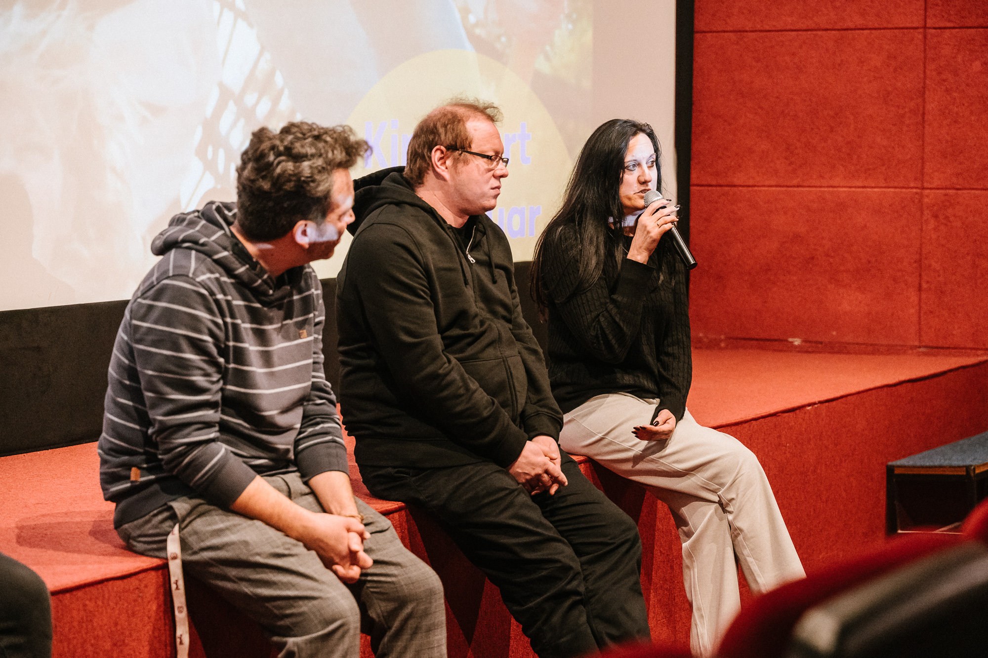 DAS FAST NORMALE LEBEN: Premiere im Metropol