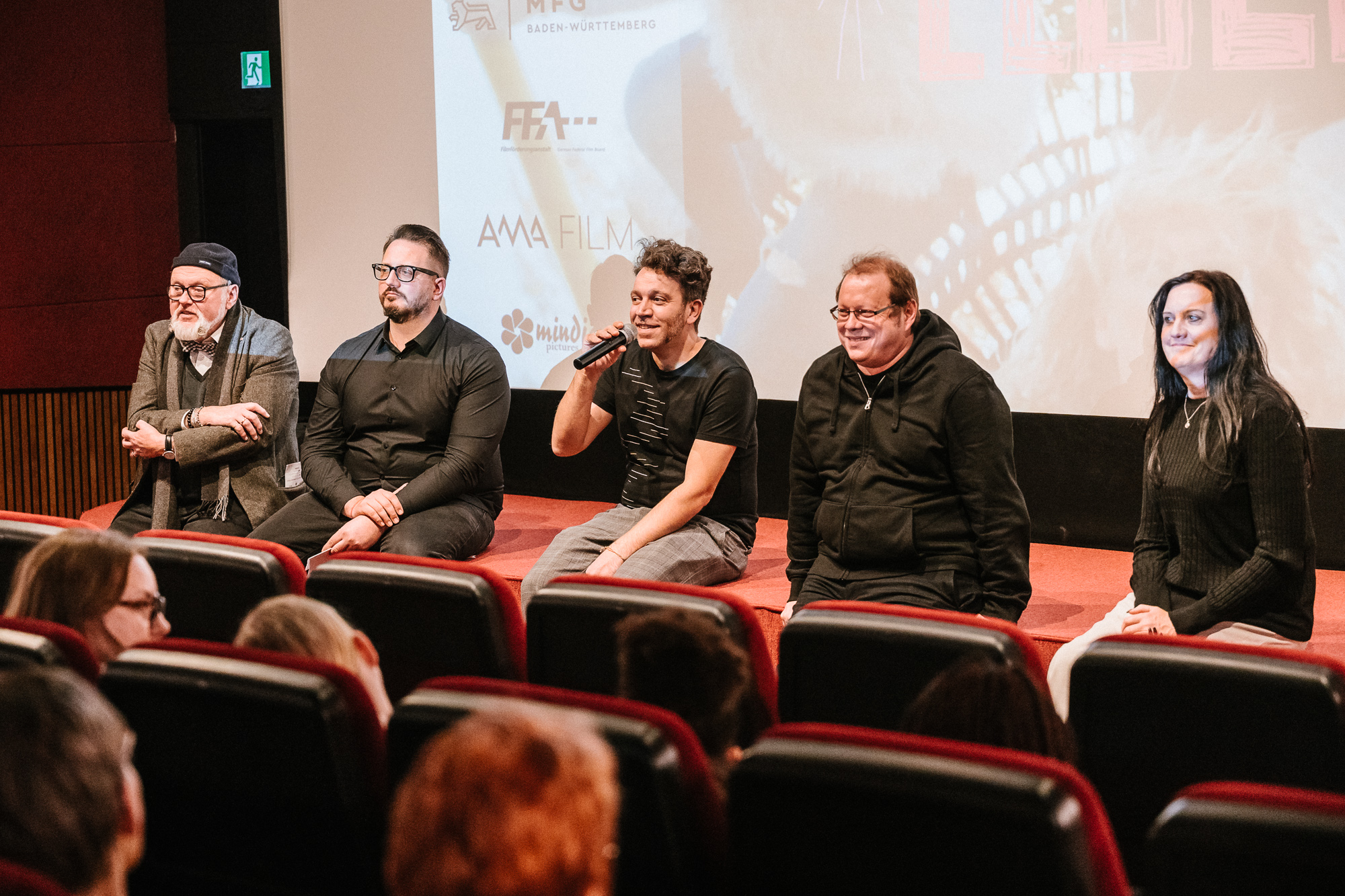 DAS FAST NORMALE LEBEN: Premiere im Metropol