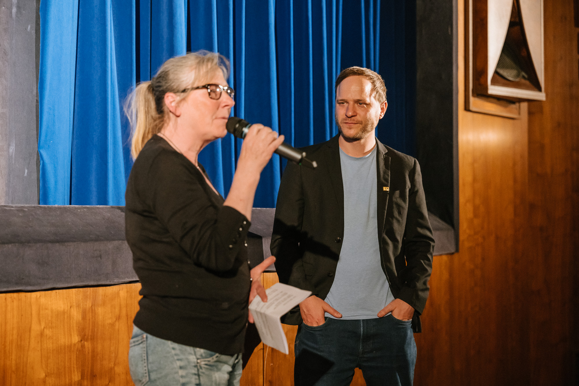 VIER MINUS DREI: Premiere im Bambi