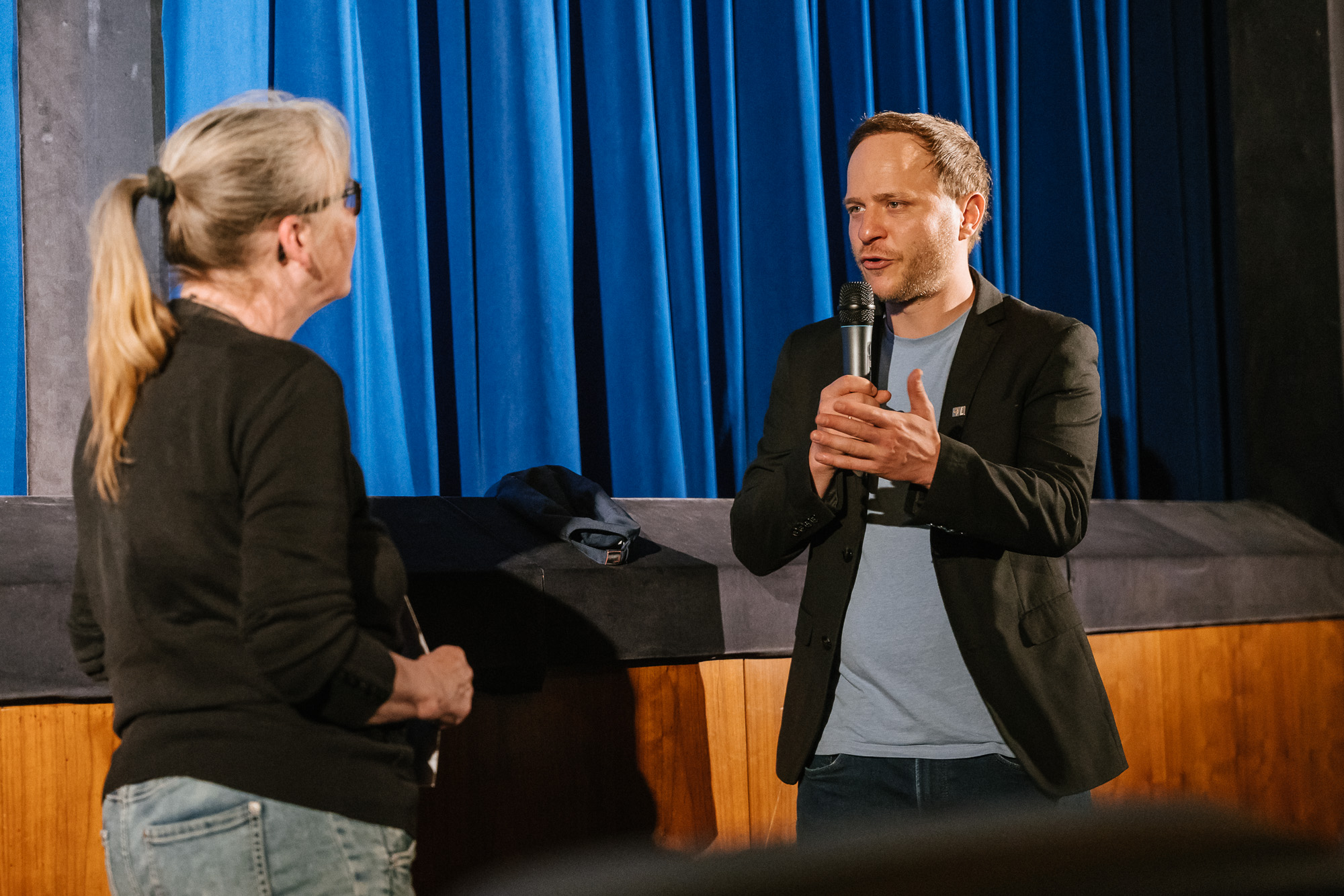 VIER MINUS DREI: Premiere im Bambi