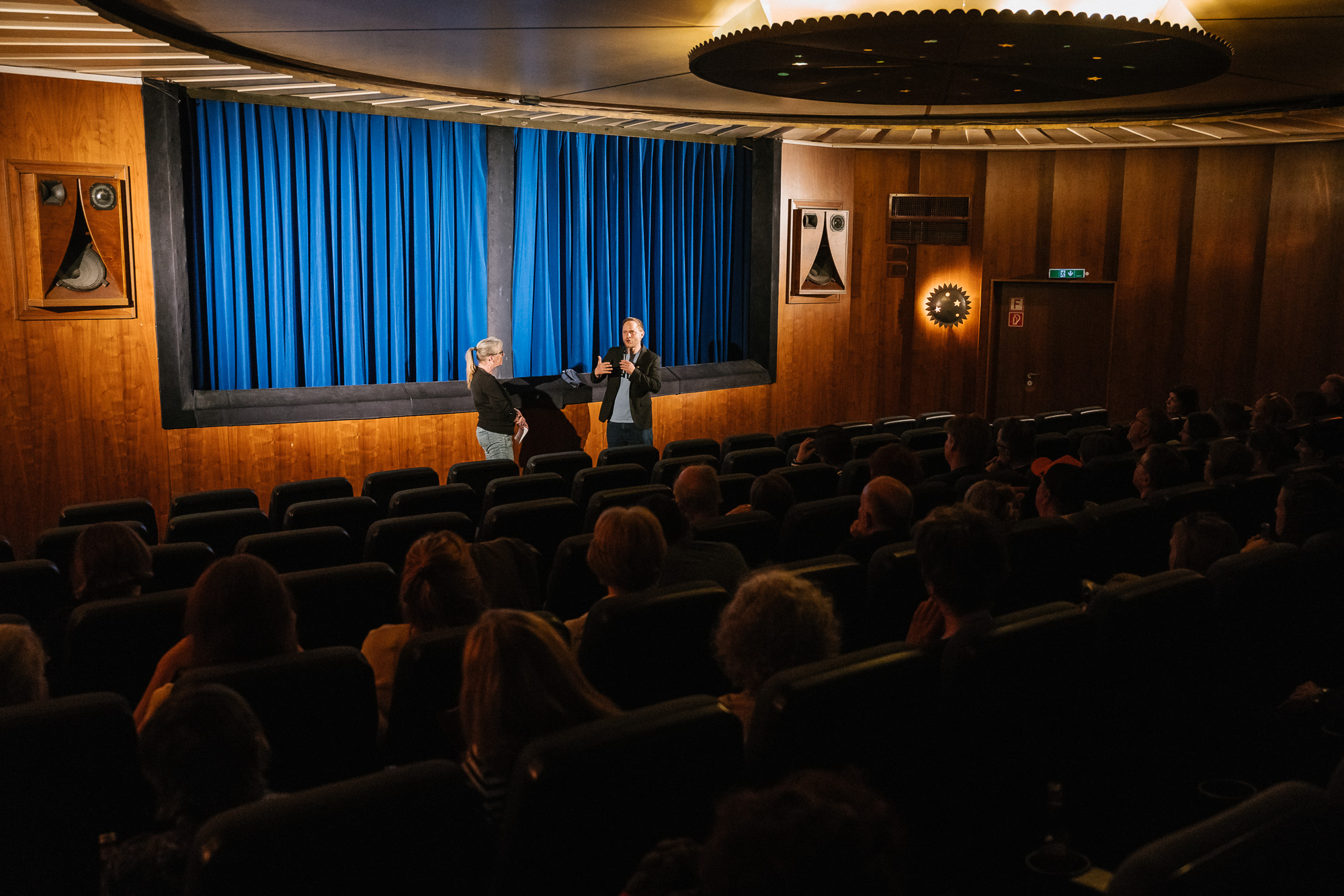 VIER MINUS DREI: Premiere im Bambi