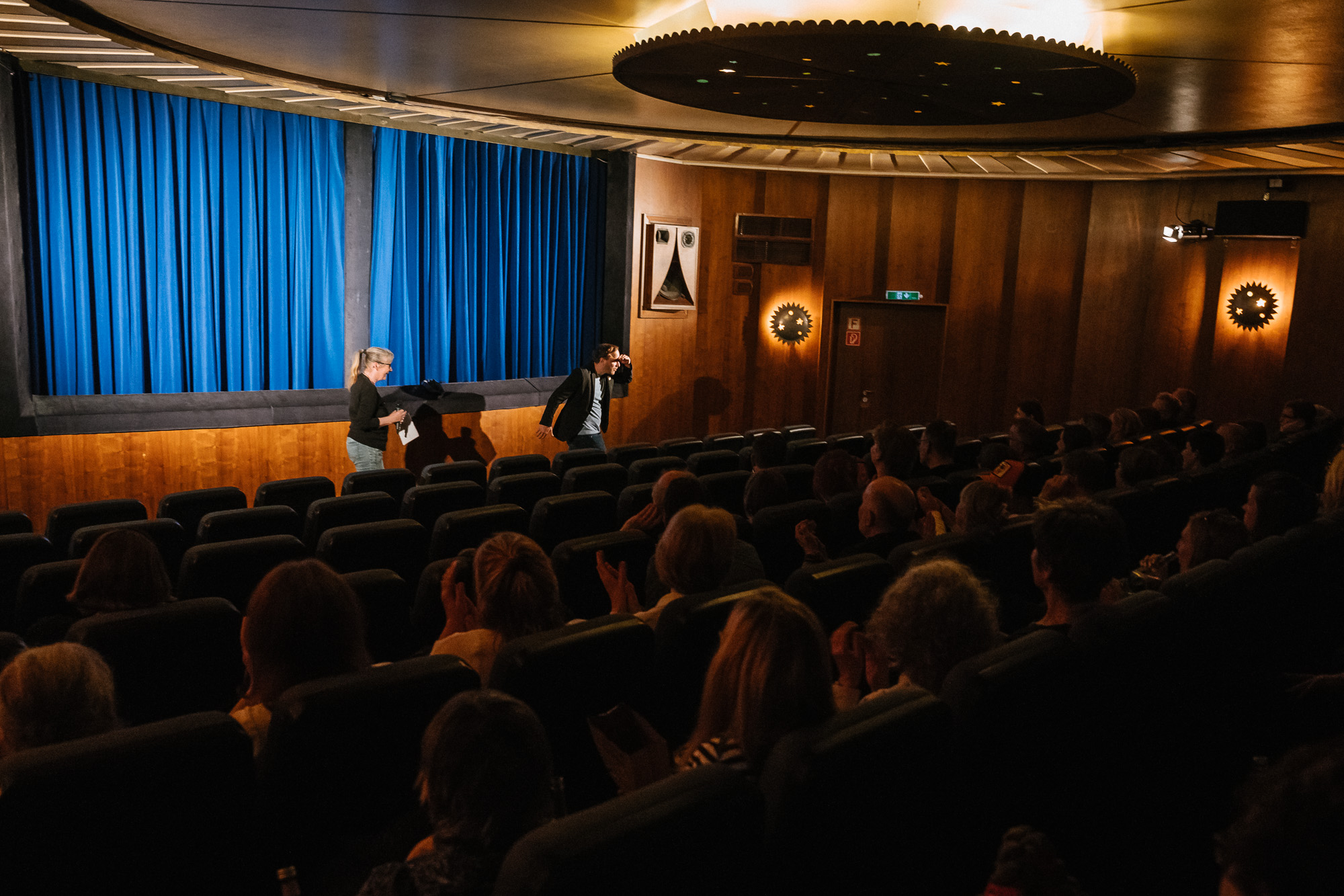 VIER MINUS DREI: Premiere im Bambi