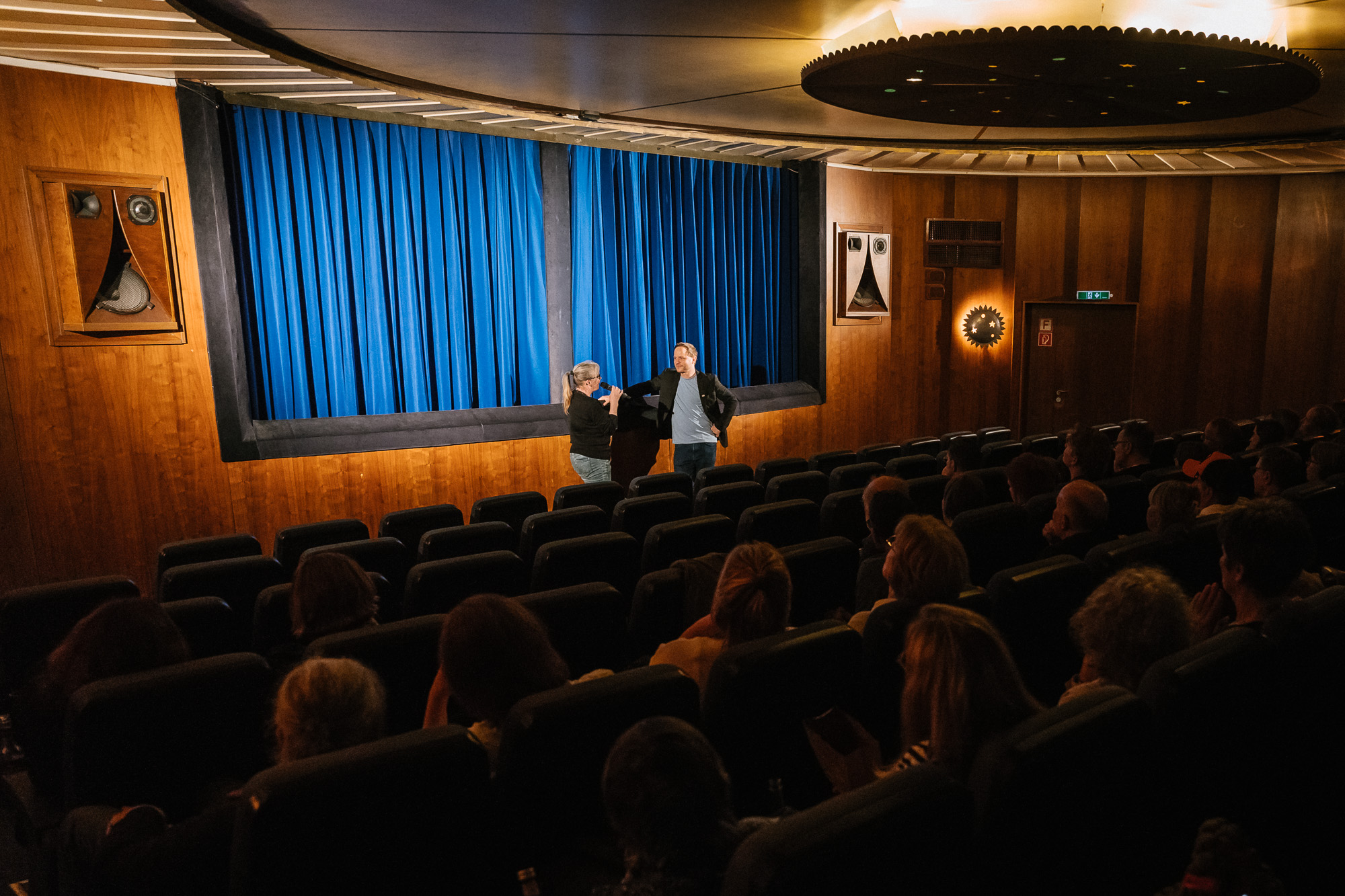 VIER MINUS DREI: Premiere im Bambi