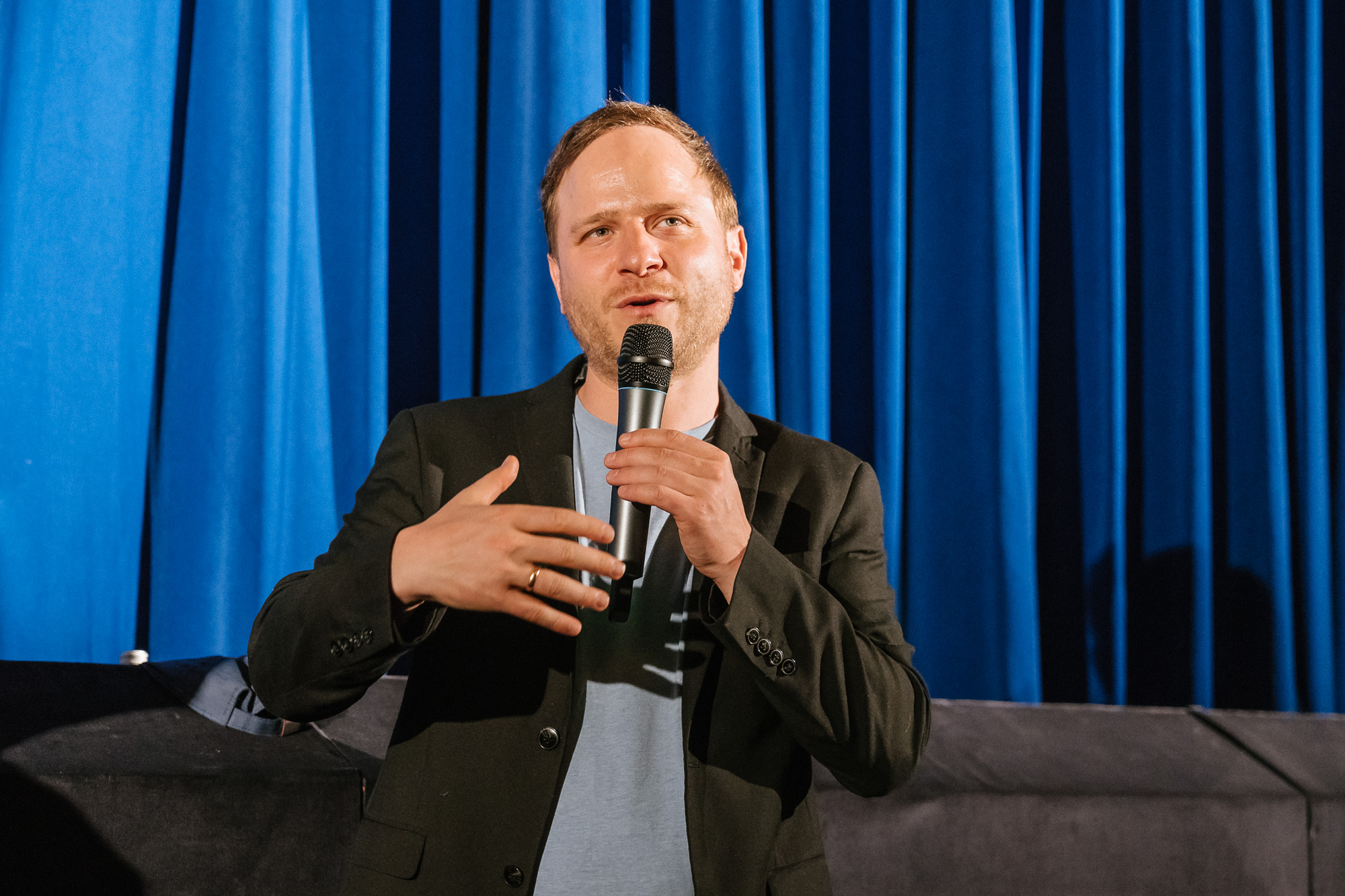 VIER MINUS DREI: Premiere im Bambi