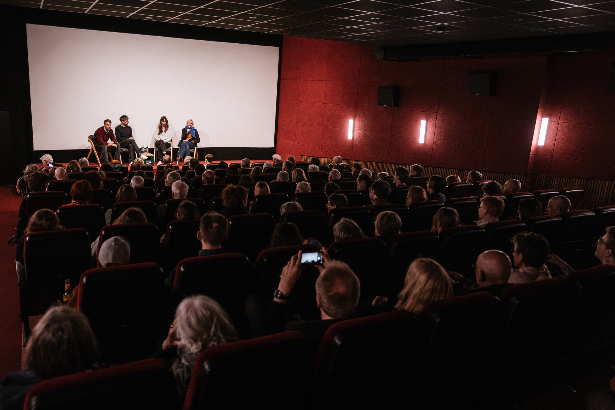 DAS GEWICHT DER WELT: Premiere im Metropol