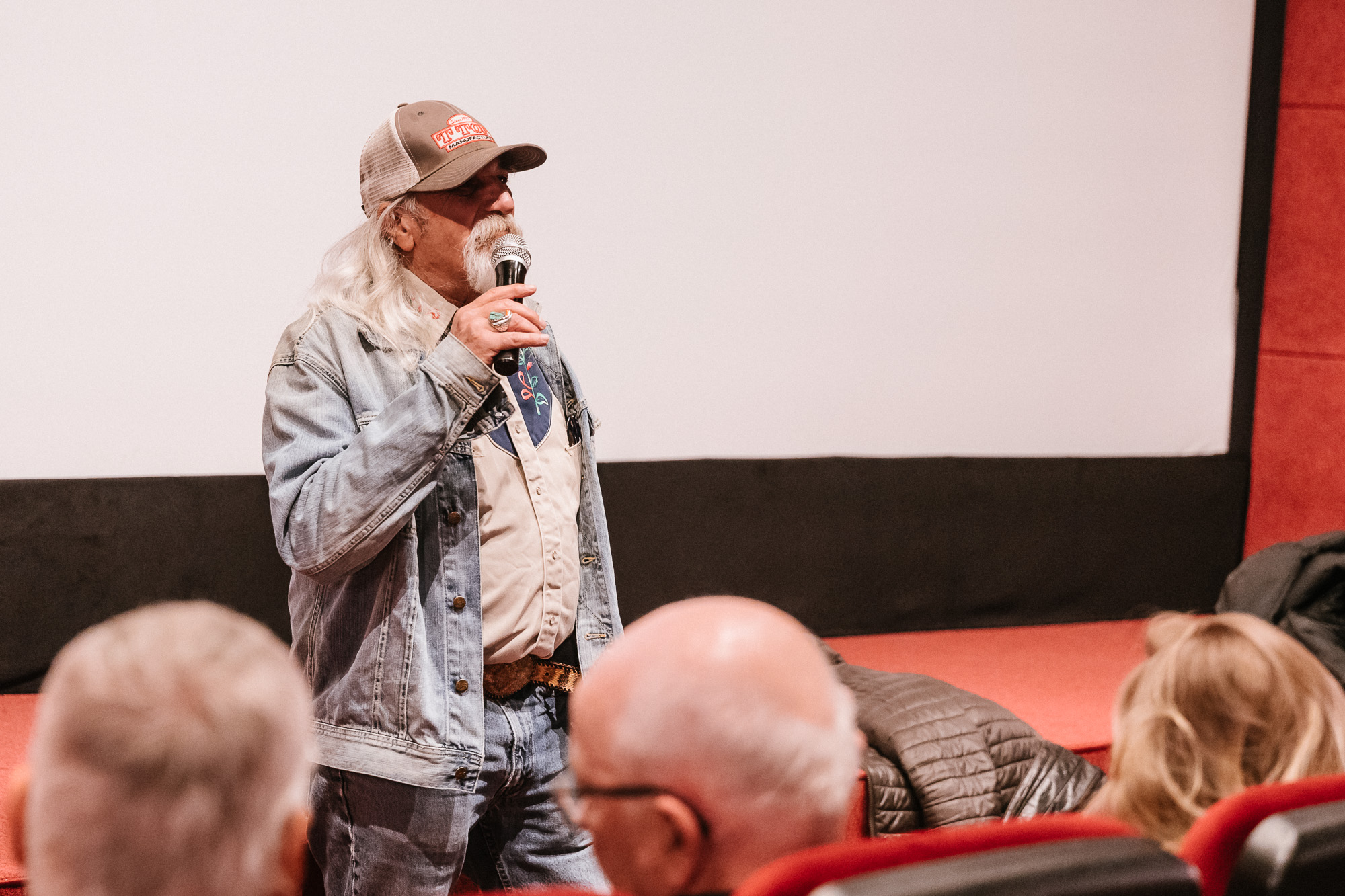THE FLYING SIXPACKS: Premiere im Metropol