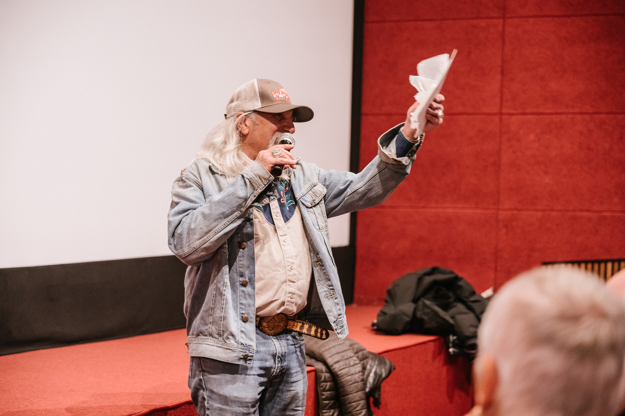 THE FLYING SIXPACKS: Premiere im Metropol