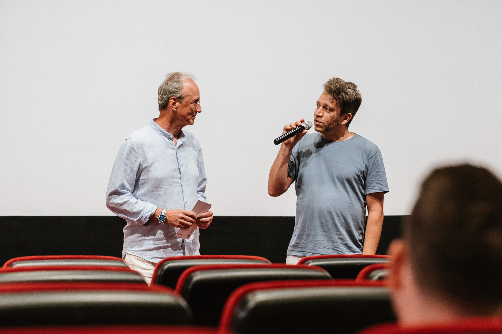 SCHWARZE HÄUSER: Premiere im Metropol