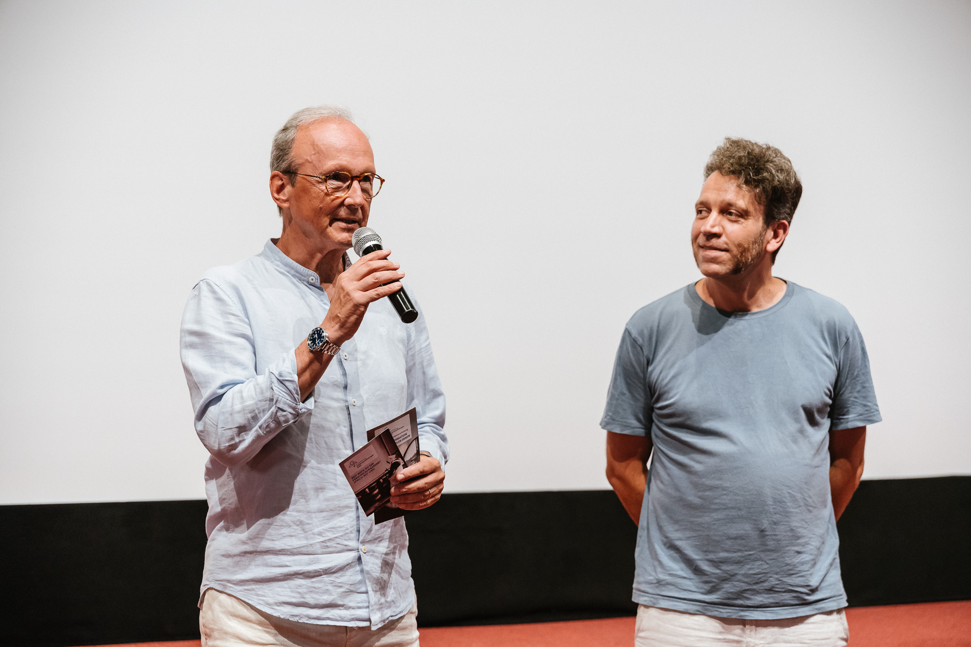 SCHWARZE HÄUSER: Premiere im Metropol