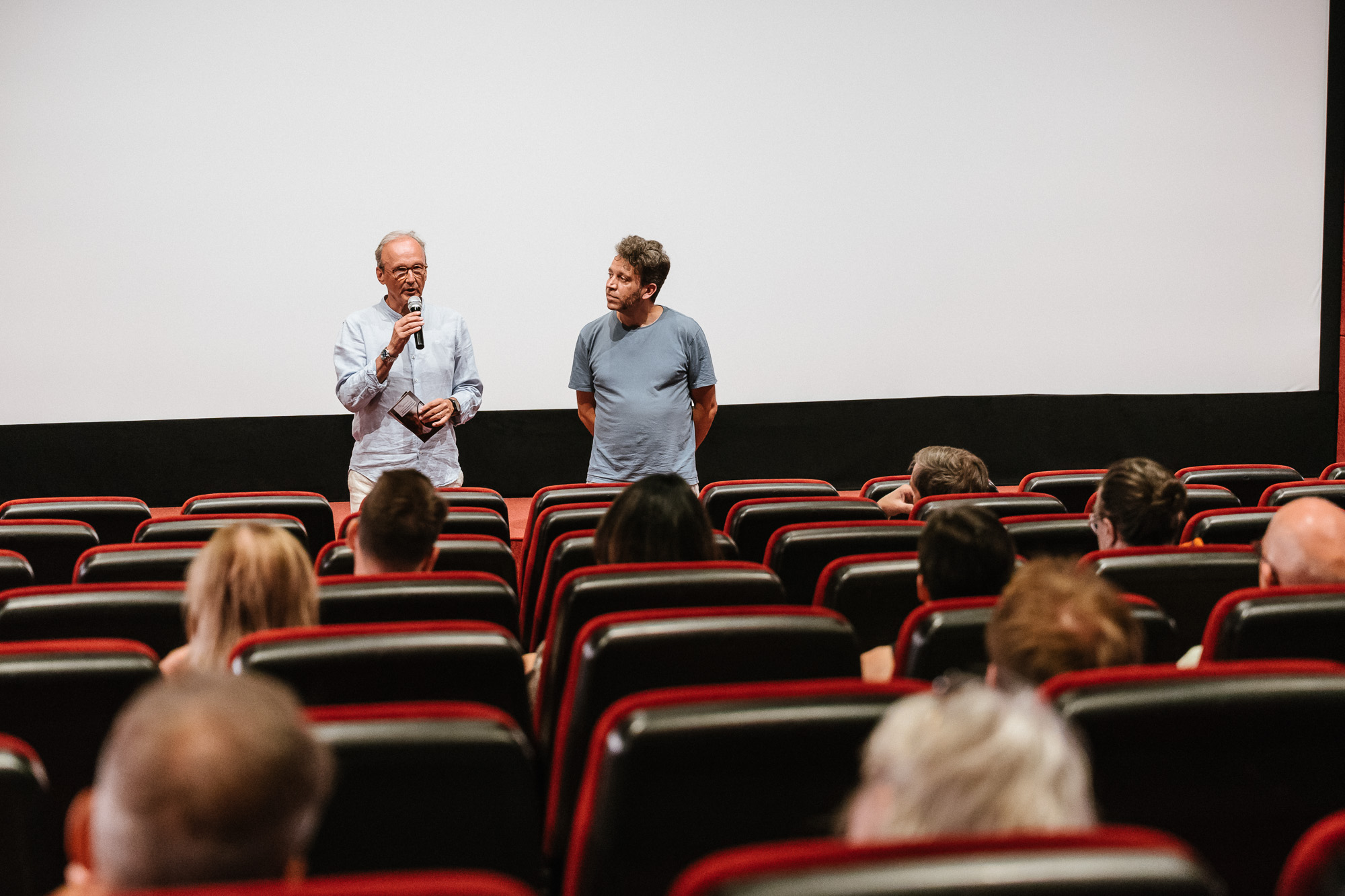 SCHWARZE HÄUSER: Premiere im Metropol