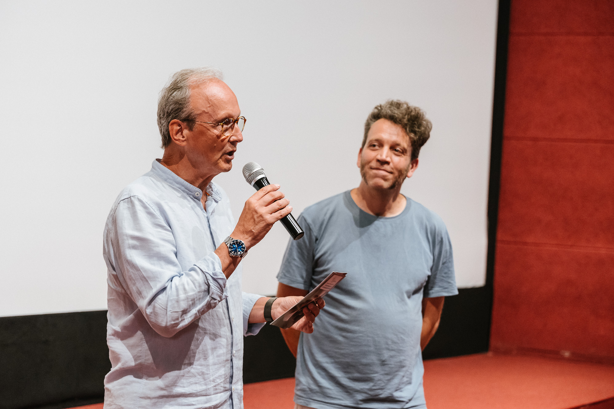 SCHWARZE HÄUSER: Premiere im Metropol