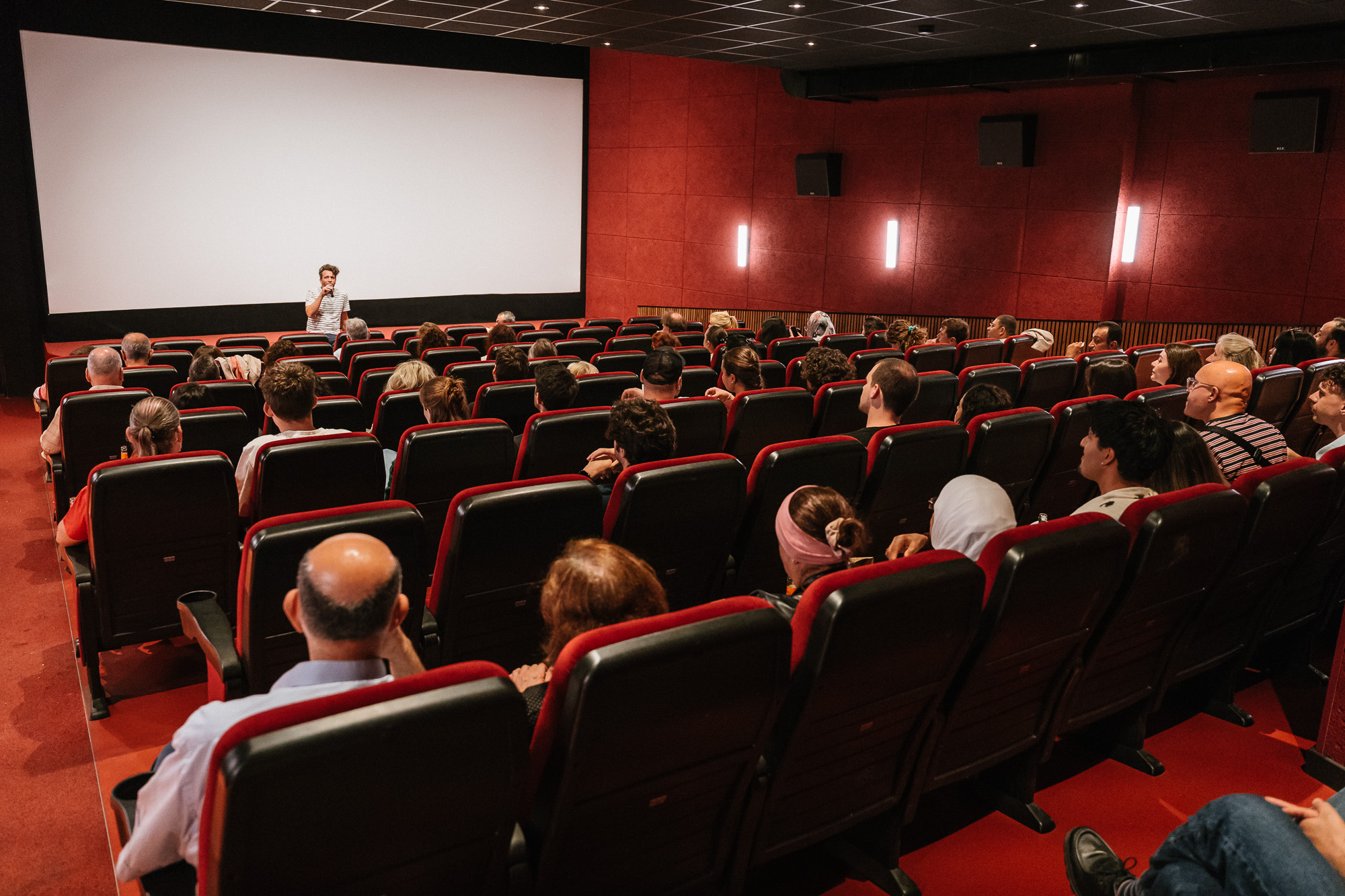 TO MY SISTERS: Premiere im Metropol