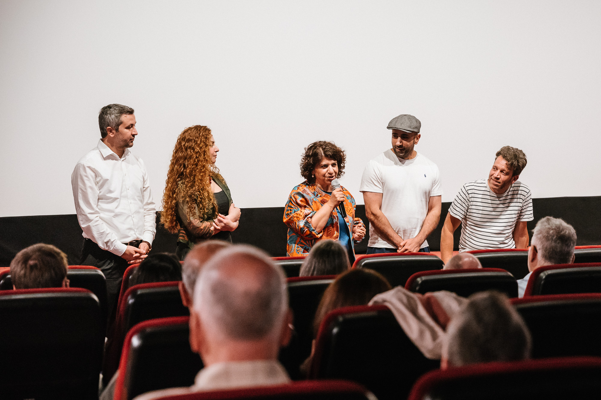 TO MY SISTERS: Premiere im Metropol