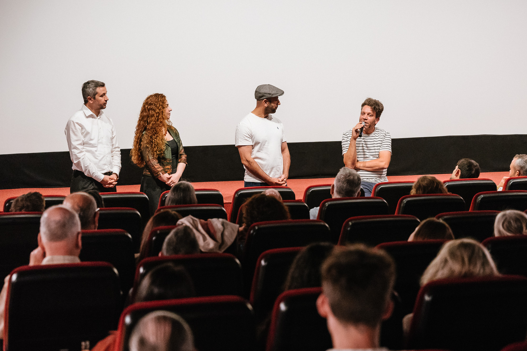 TO MY SISTERS: Premiere im Metropol