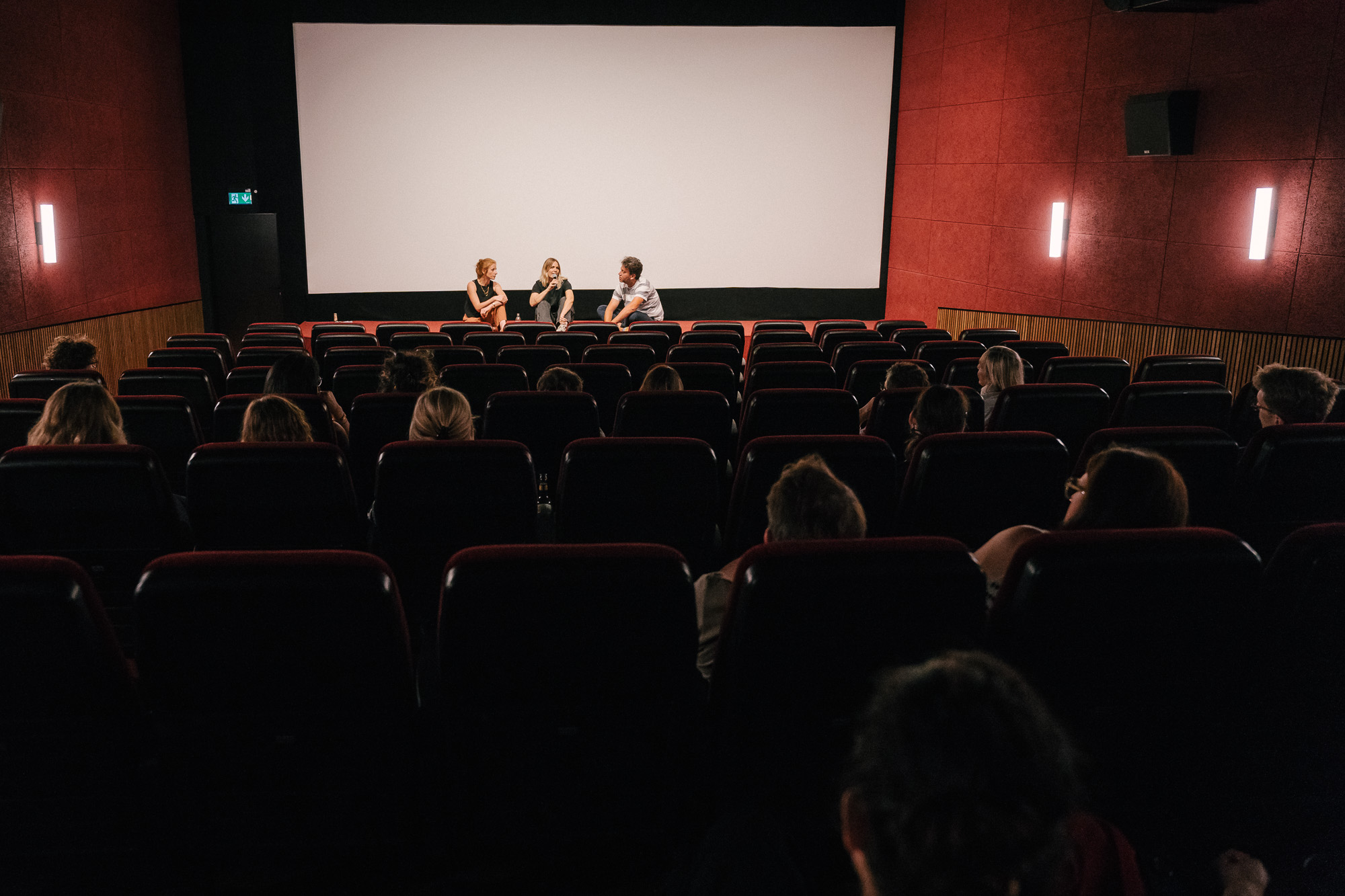 WHERE THE WAVES TOOK HER: Premiere im Metropol