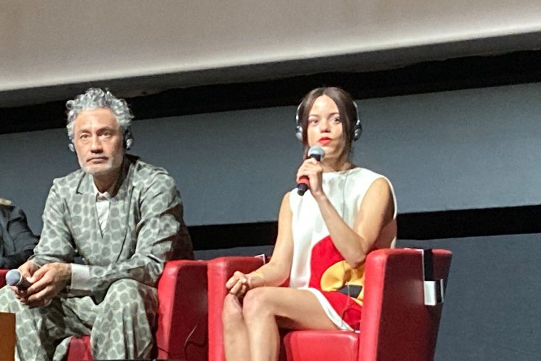 Regisseur Taika Waititi und Schauspielerin Jenna Orteta in Rom