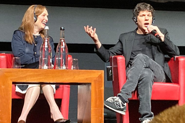 Jesse Eisenberg und Julianne Moore bei der Pressekonferenz zu ihrem Film The Debut