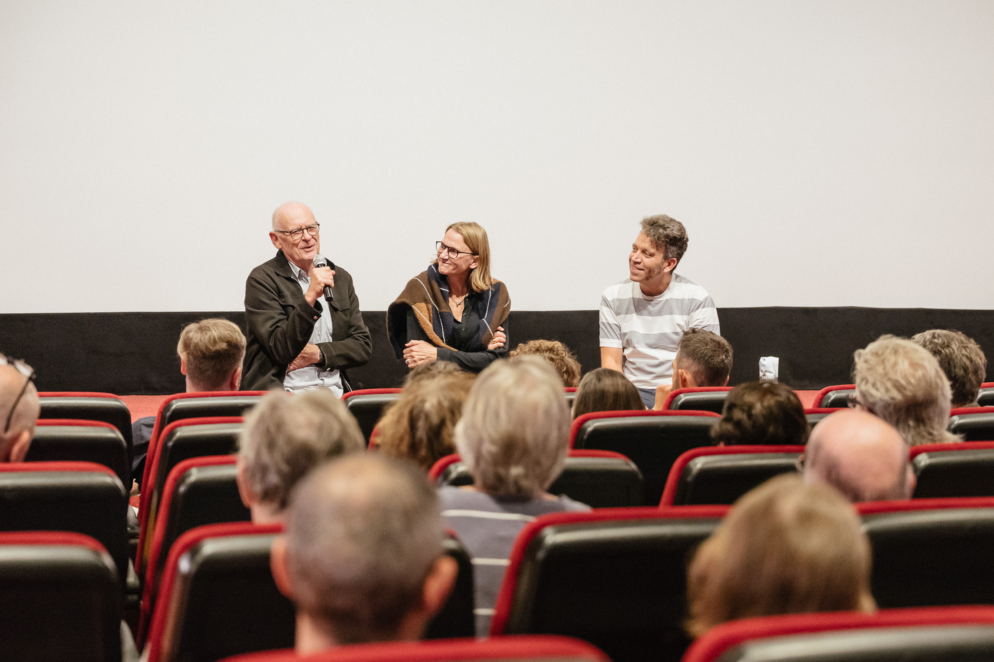 WATCHING PEOPLE WATCHING BIRDS: Premiere im Metropol