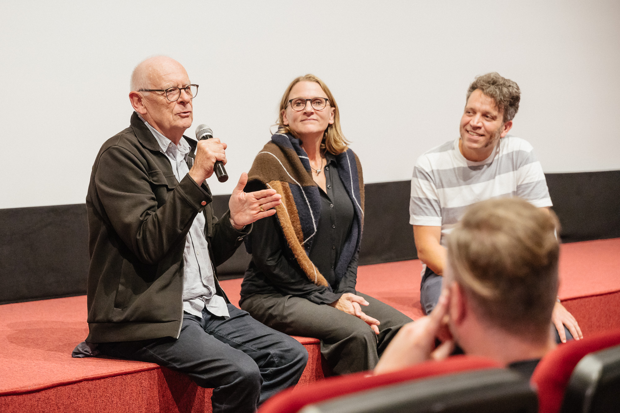 WATCHING PEOPLE WATCHING BIRDS: Premiere im Metropol