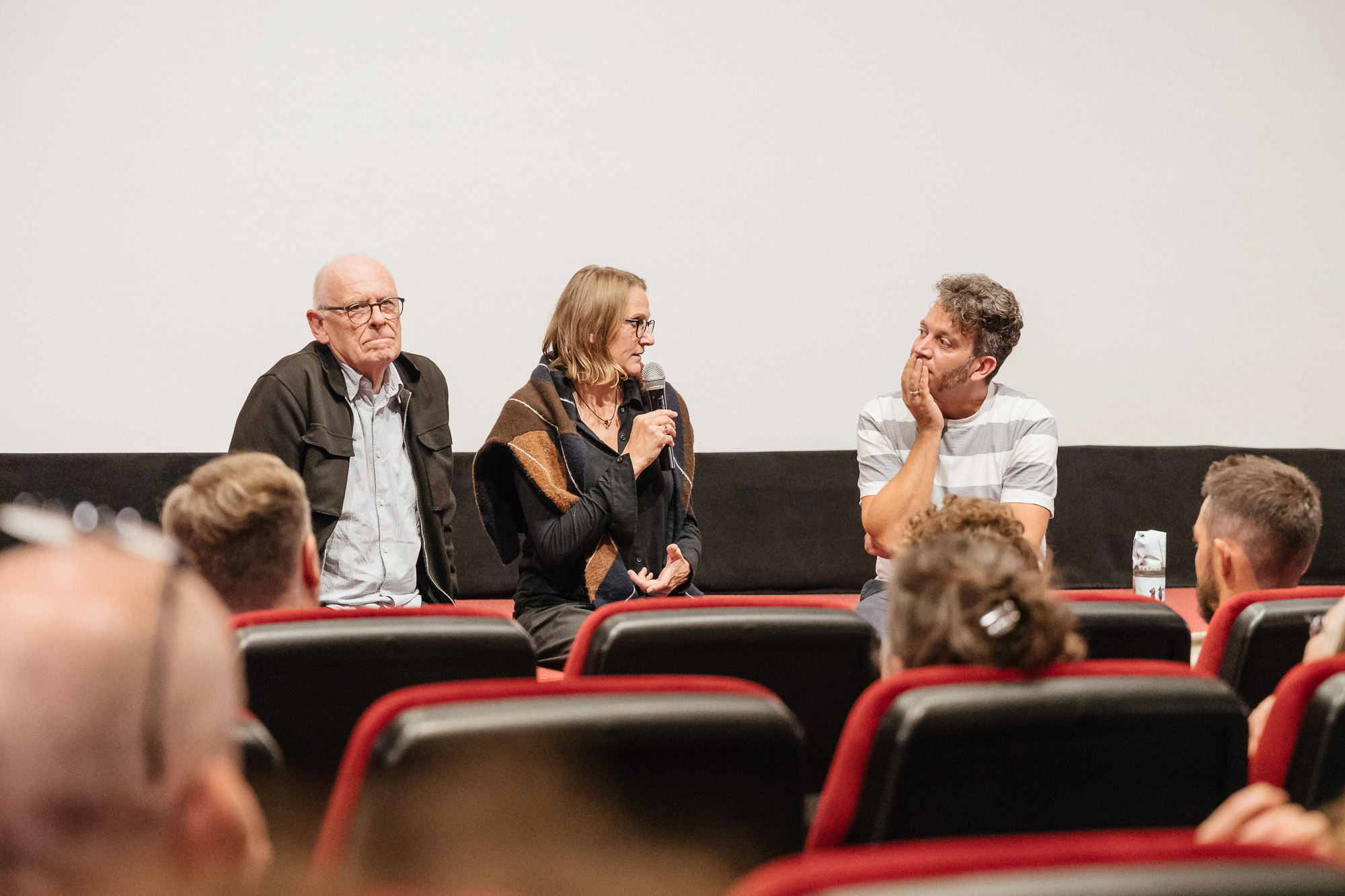 WATCHING PEOPLE WATCHING BIRDS: Premiere im Metropol
