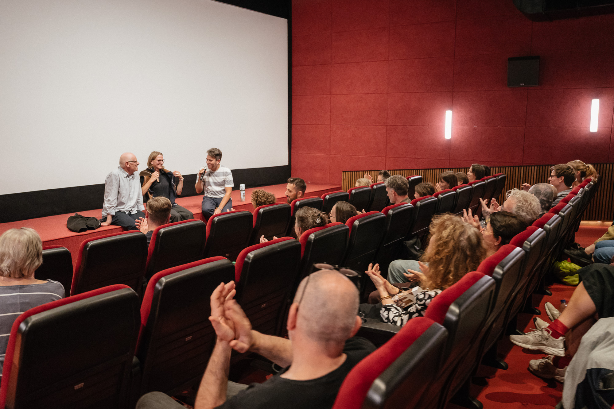 WATCHING PEOPLE WATCHING BIRDS: Premiere im Metropol