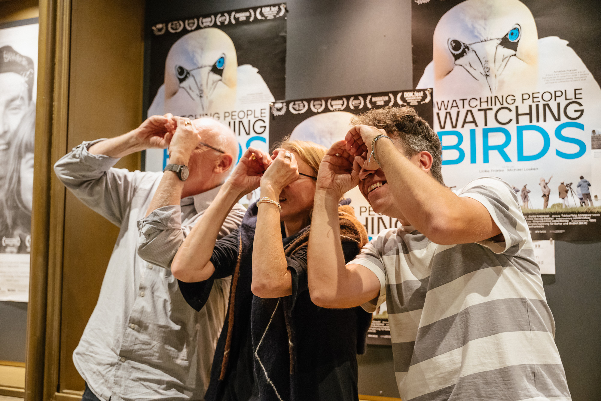 WATCHING PEOPLE WATCHING BIRDS: Premiere im Metropol