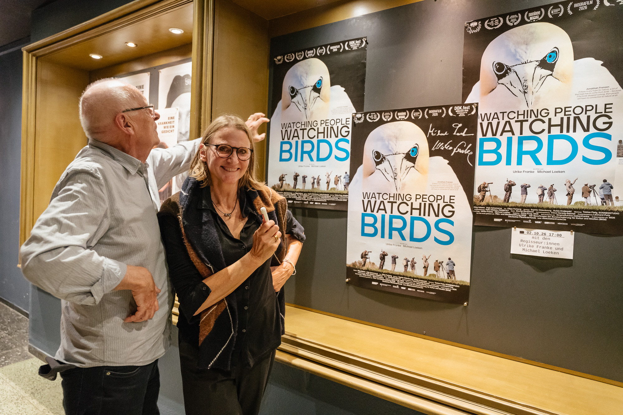 WATCHING PEOPLE WATCHING BIRDS: Premiere im Metropol
